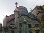 Closeup of upper floors of Gaudi building